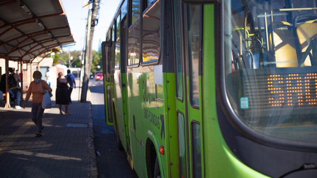 Itinerários de ônibus na Perimetral Oeste, no bairro Rio Branco, têm mudanças a partir desta segunda