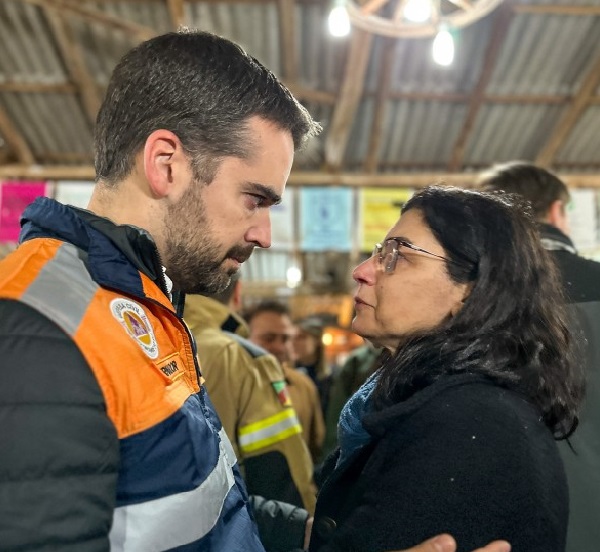 CICLONE NO RS: Número de vítimas fatais sobe para 15/Governador foi encontrar famílias atingidas pela enxurrada em Caraá - Foto: Maurício Tonetto/Secom