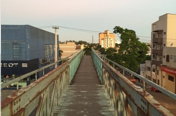 REMOÇÃO URGENTE: DNIT promove bloqueios da BR-116 para desmontagem de passarela, em Canoas, no domingo, 4