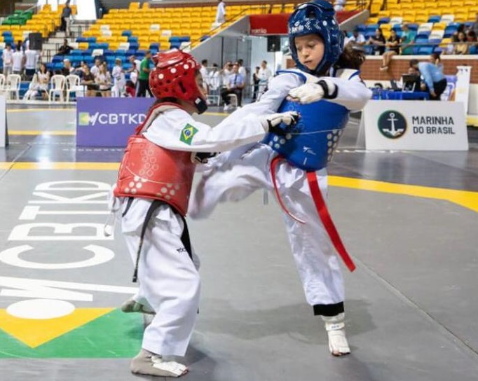 Helena Lemos, estudante do Colégio Maria Auxiliadora, de Canoas, está na Seleção Gaúcha de Taekwondo/Divulgação