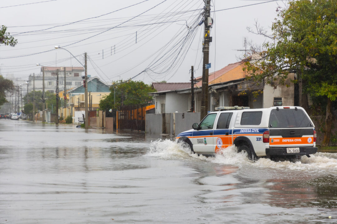 CICLONE NO RS: Equipes DA Defesa Civil e Prefeitura de Canoas visitam locais afetados/Gustavo Garbino