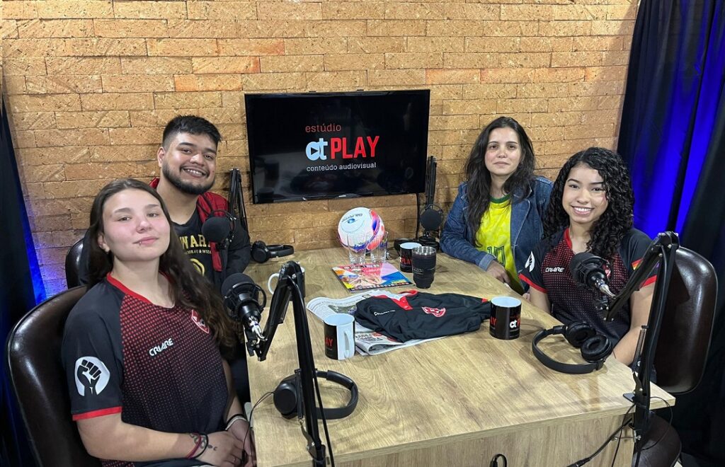Marcelo Cabral e as atletas de futsal feminino Sarah e Rubim falam sobre projeto no Guajuviras
