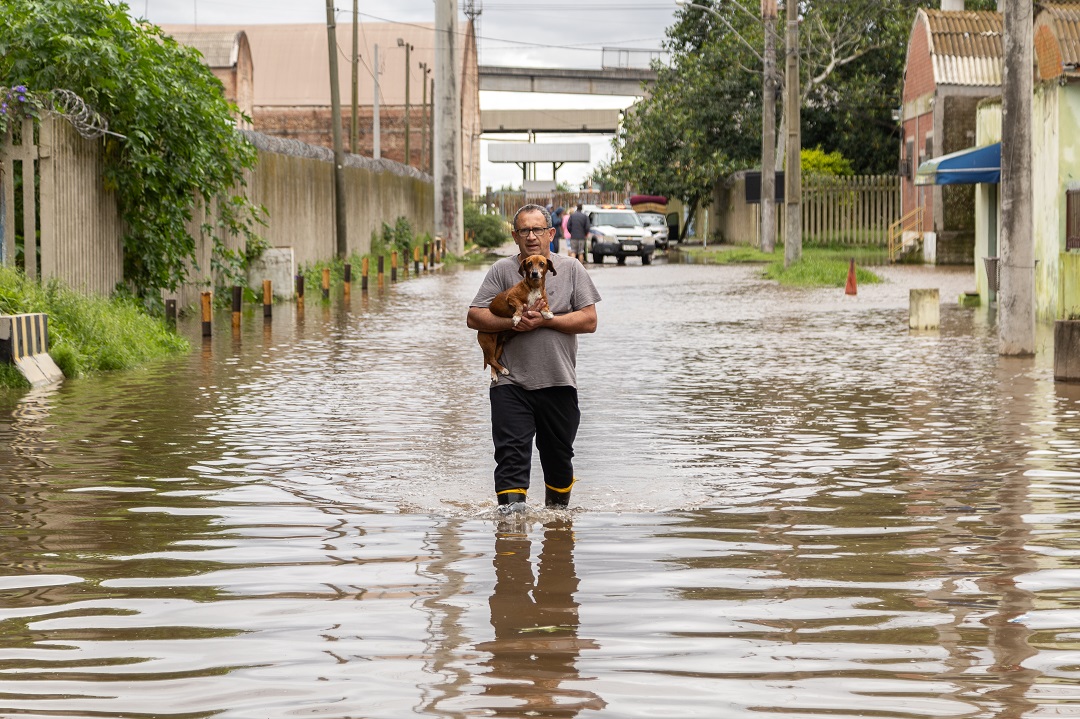 Famílias canoenses seguem sendo atendidas pela Defesa Civil após temporal - Foto: Thiago Guimarães