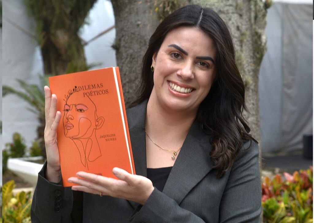 Gaúcha Jaqueline Nunes lança o livro Dilemas Poéticos no sábado, 21 - Foto: Ageu Cardoso