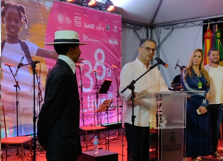 38ª Feira do Livro de Canoas inicia com diversas atividades na Praça da Emancipação; confira resumo