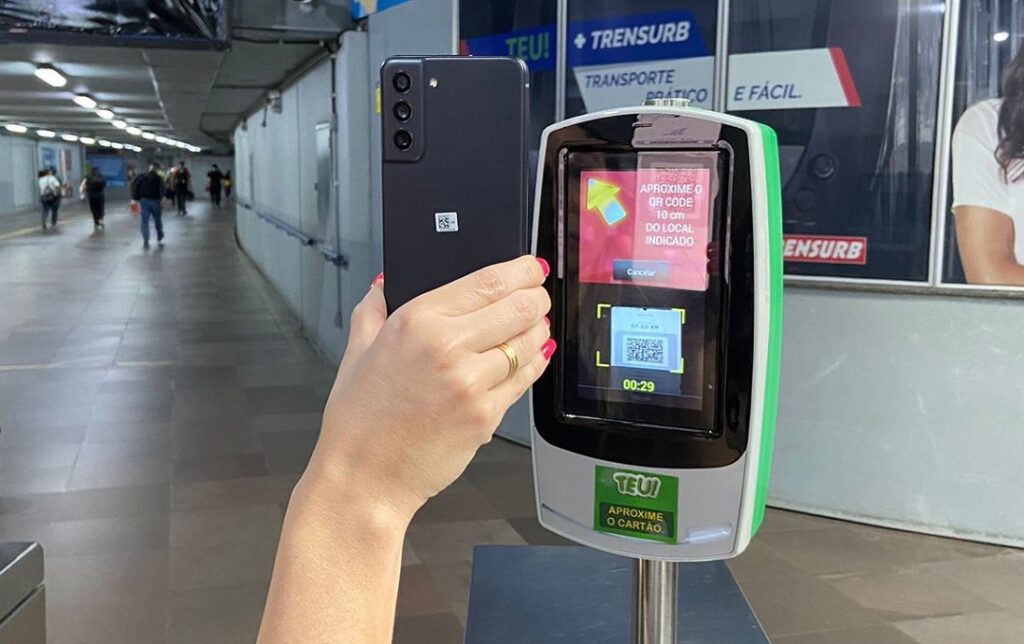 Usuários do TEU! poderão pagar passagem da Trensurb por QR Code gerado no celular