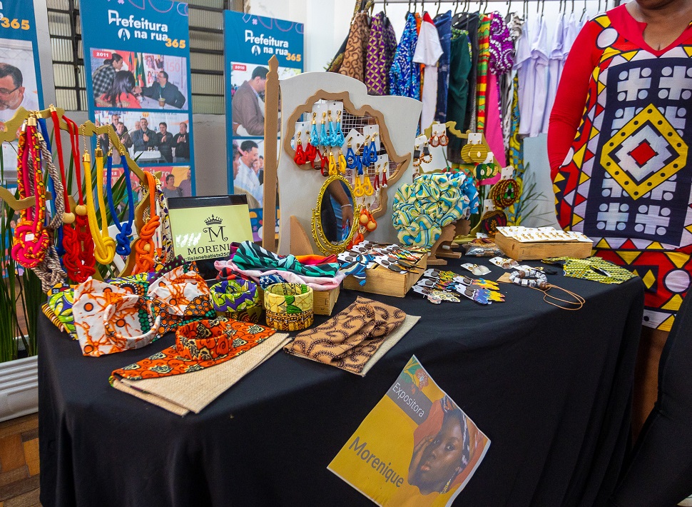 Feira de Afroempreendedorismo dento da Prefeitura de Canoas reforça empoderamento de mulheres negras - Foto: Thiago Guimarães