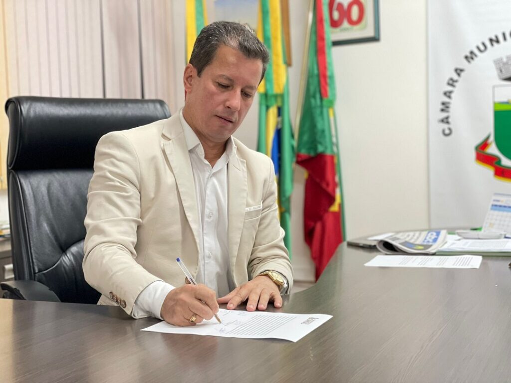 Vereador Gilson Oliveira assume Presidência da Câmara Municipal de Canoas