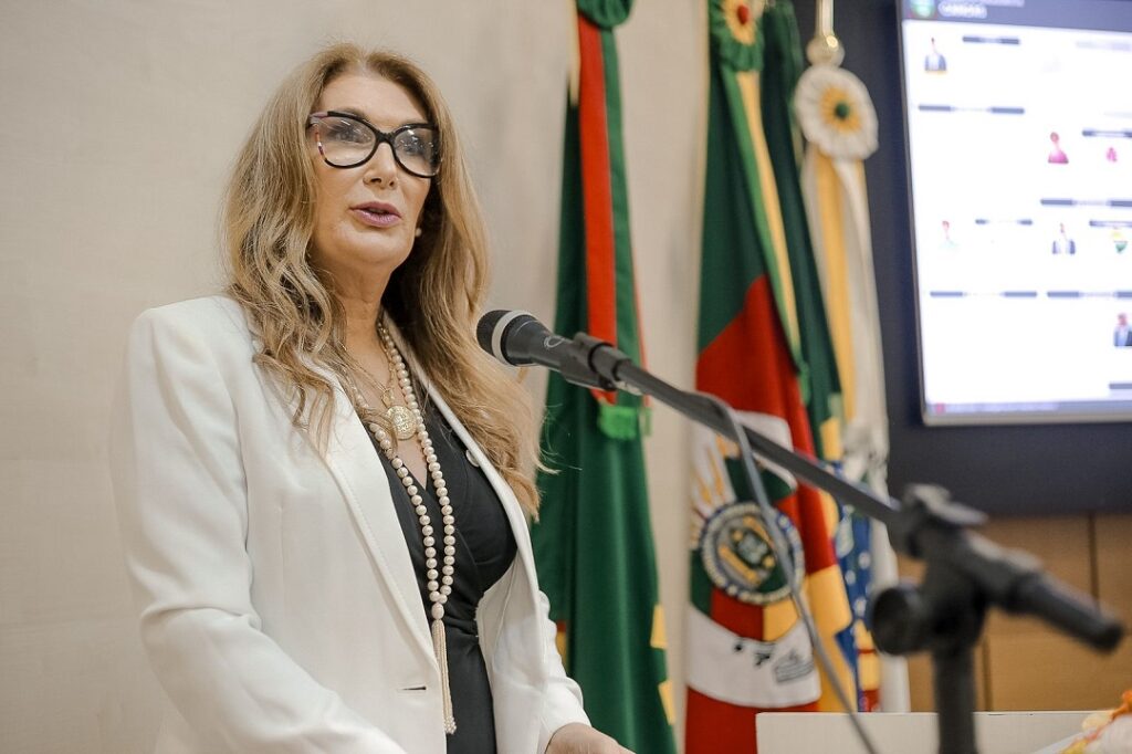 Desembargadora Jane Maria Kohler Vidal recebe título de Cidadã Canoense