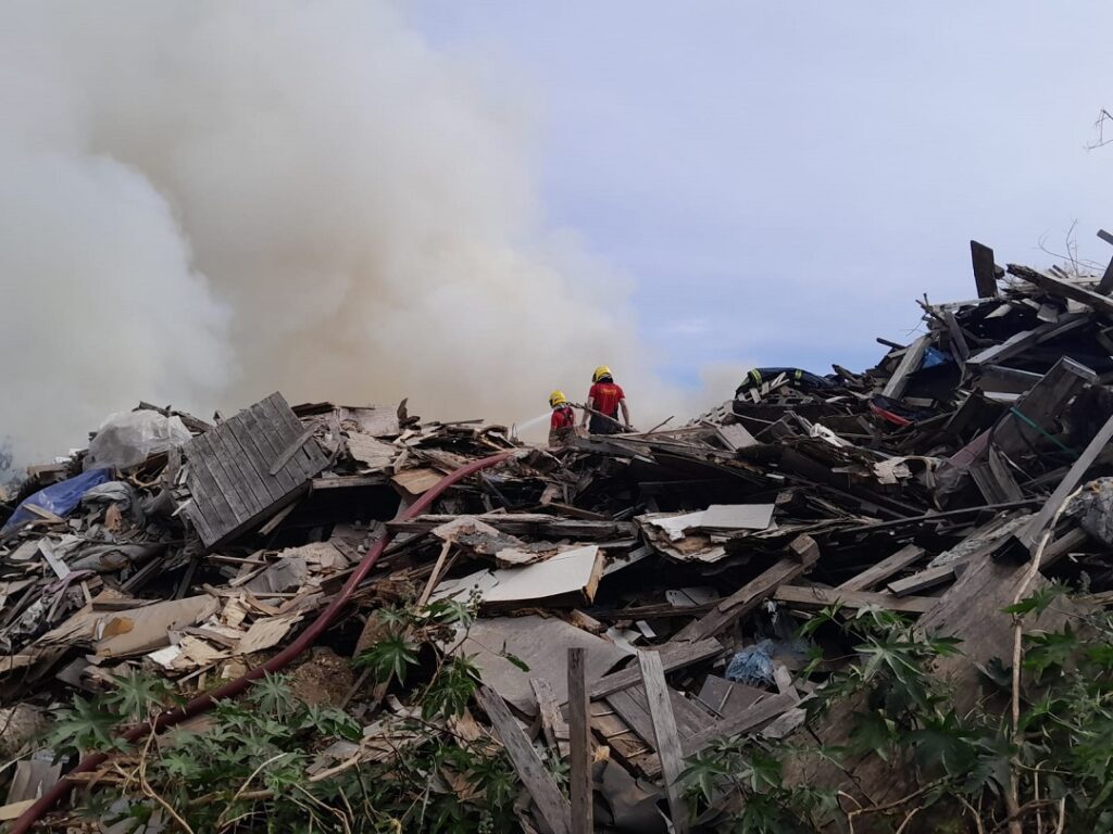 Usina no Parque Jorge Lanner em Canoas pega fogo na tarde de quinta-feira, 14