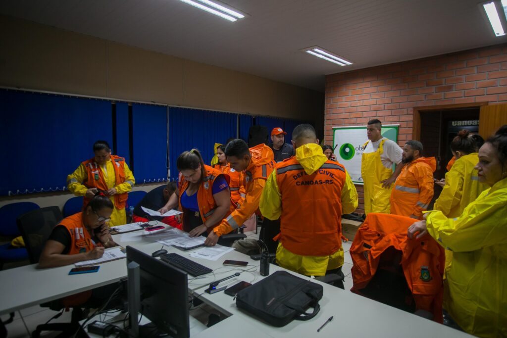 TEMPORAL: destelhamentos, queda de árvores e alagamentos de ruas em diversos bairros de Canoas