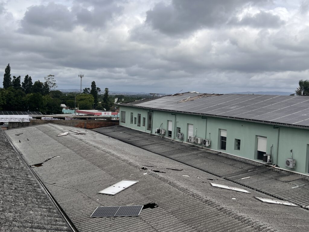 Hospitais de Canoas mantêm atendimentos emergenciais e trabalham com restrições; Gracinha é destelhado