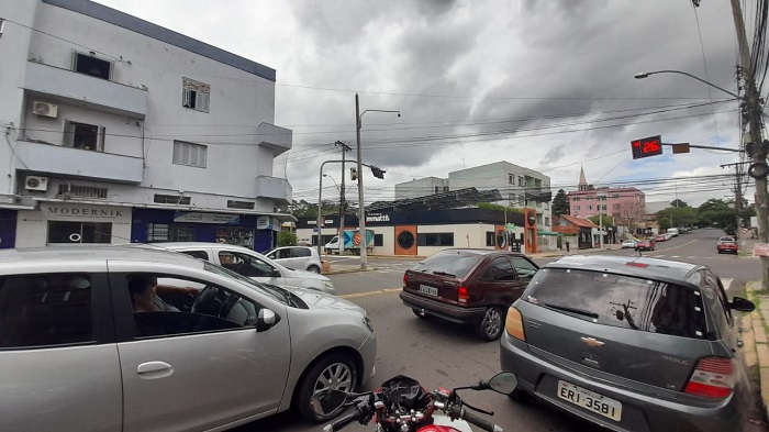 Trânsito prejudicado após temporal - Foto: Marcelo Grisa/OT