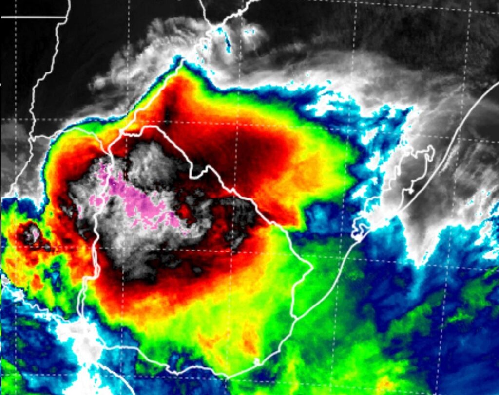Canoas tem alerta para risco de temporais na cidade