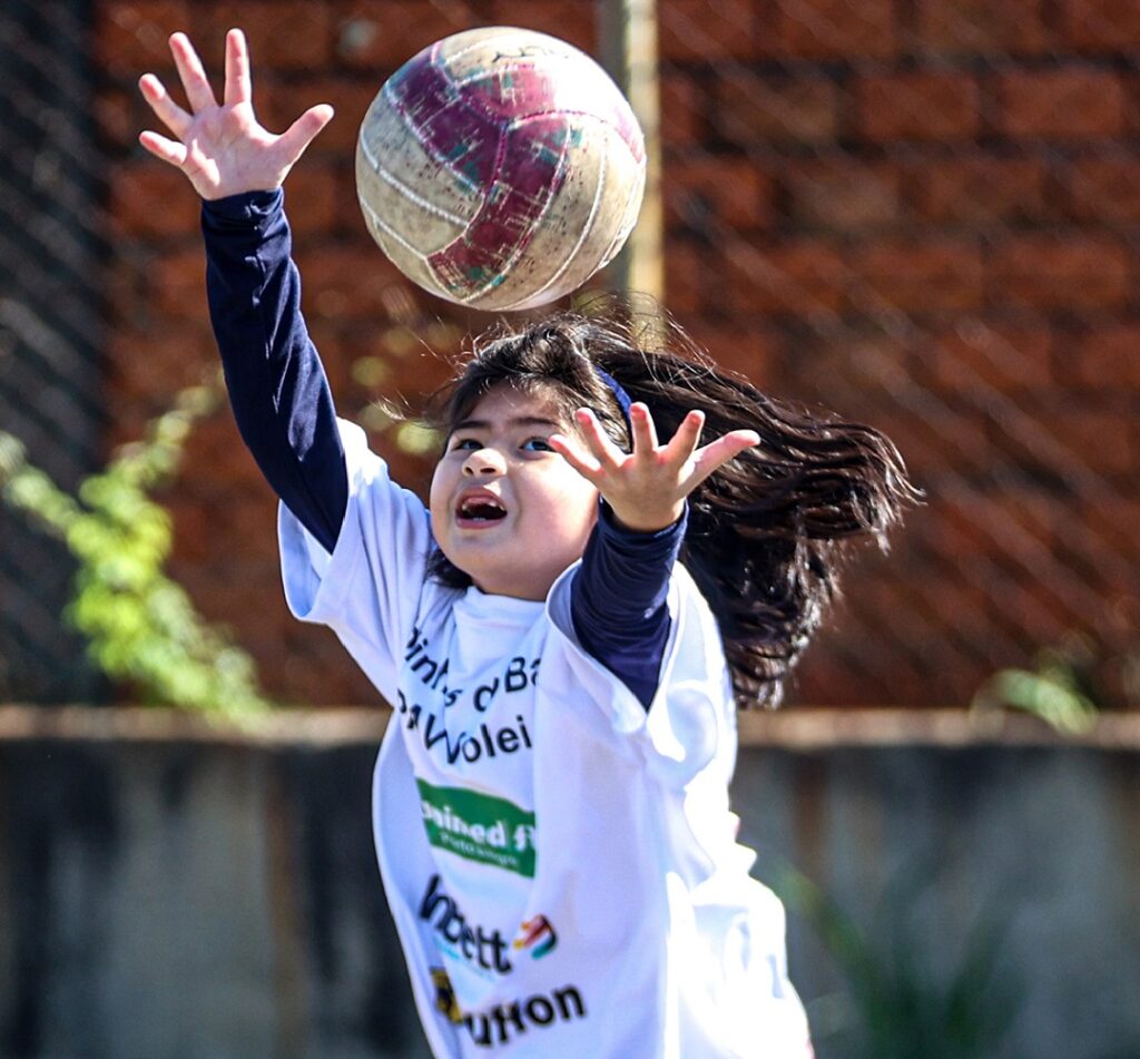 Em Canoas, crianças da Escola para Surdos Vitória evoluem na prática do voleibol - Foto: Moreno Carvalho