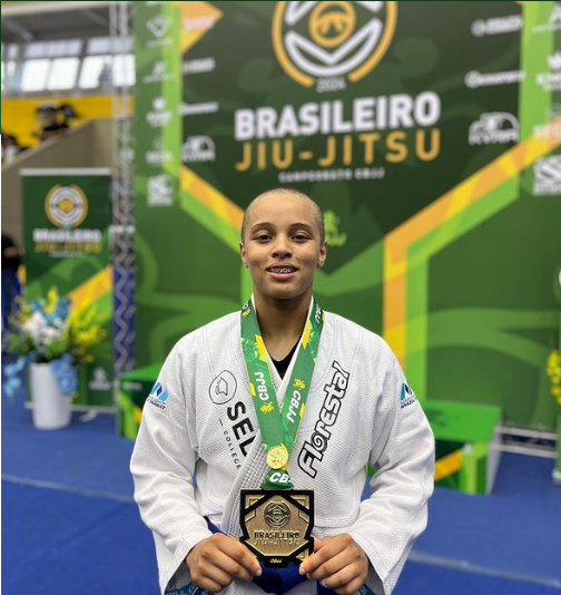 Canoense Alanis Macedo se torna bicampeã brasileira de jiu-jitsu