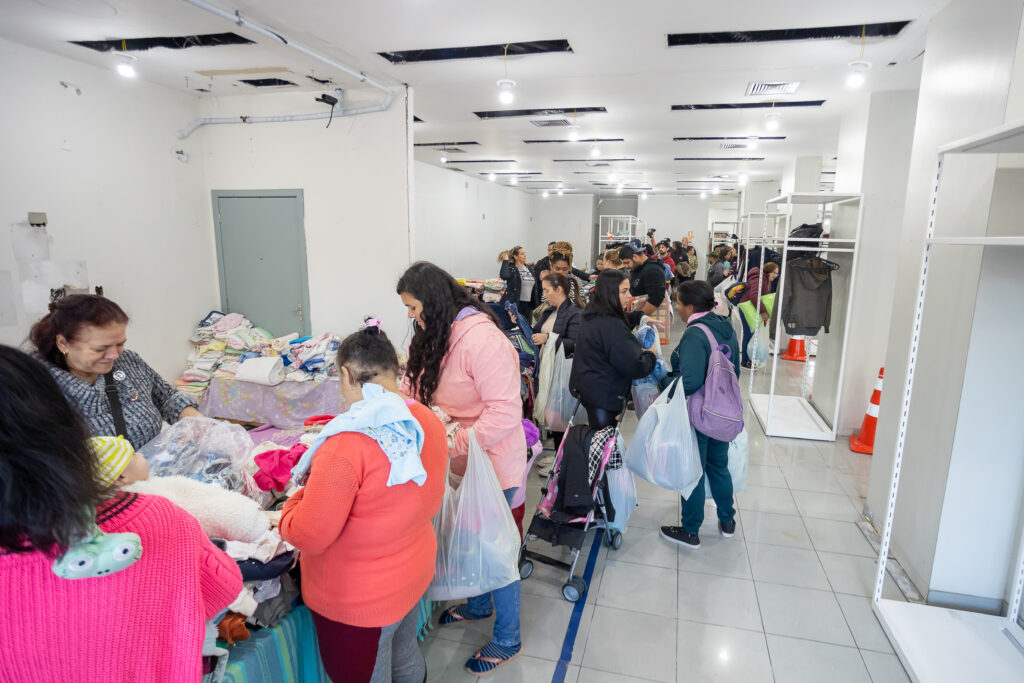 Distribuição de roupas em Canoas: Veja os dias e os locais durante a semana