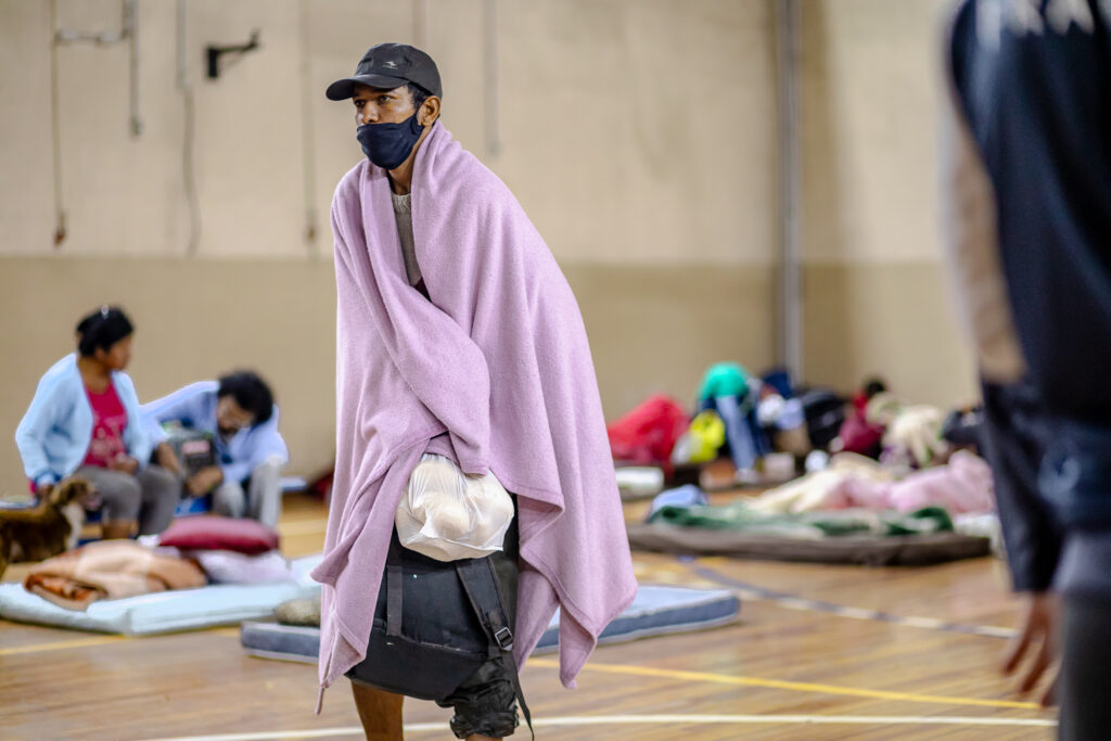 DESASTRE NO RS: Defesa Civil de Canoas reforça pedido por doação de cobertores - Foto: Bruna Ourique