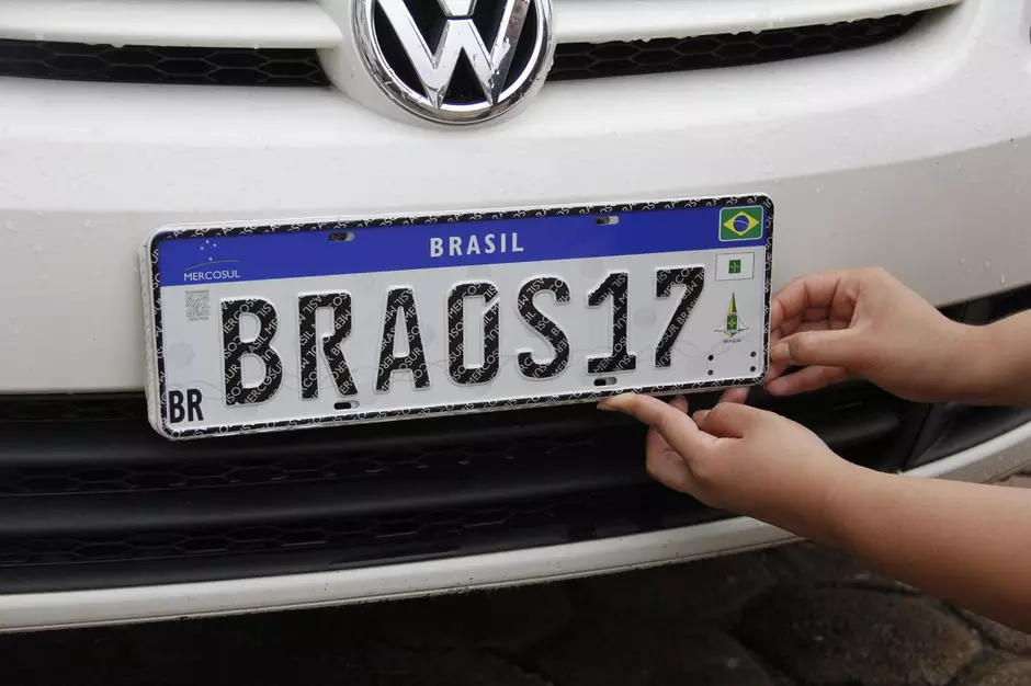 Placas recolhidas durante a enchente estão à disposição dos proprietários na EPTC