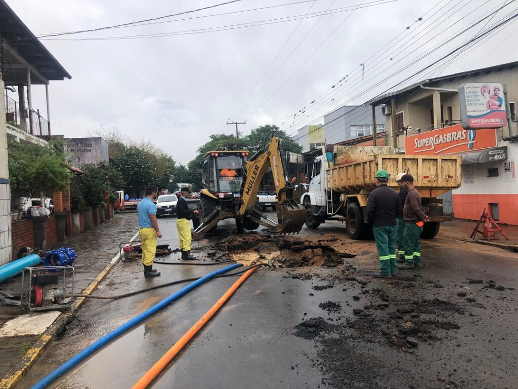 Abastecimento de água em três bairros de Canoas deve ser normalizado no final da tarde