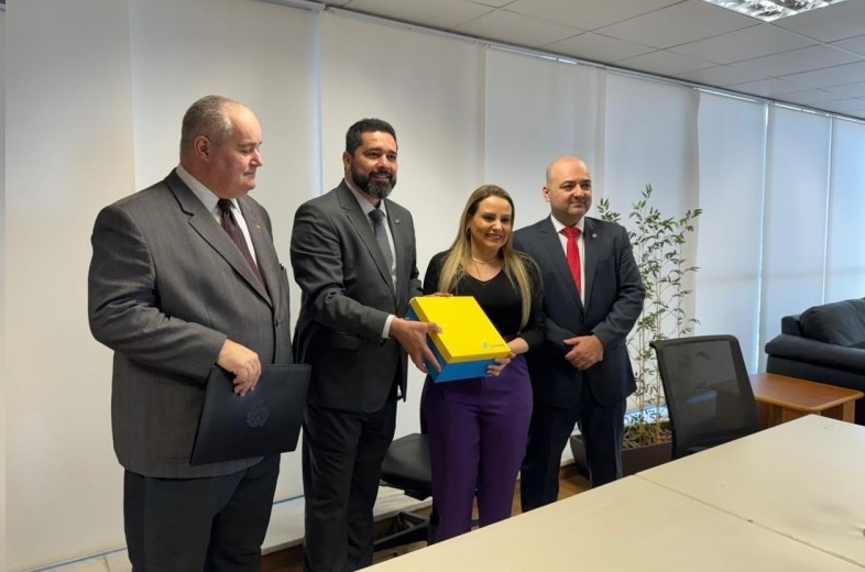 Defesa Civil RS e Correios assinam Termo de Contrato para prestação de serviços de logística de doações