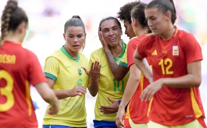 Após expulsão de Marta por voadora em adversária, Brasil perde para Espanha e situação é delicada - Foto Juan Manuel Serrano ArceGetty Images