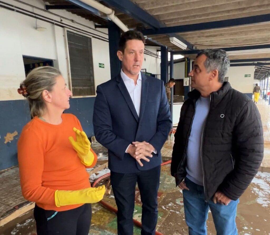 Deputado Delegado Zucco entrega emenda de R$ 350 mil à Escola Barão de Mauá, em Canoas