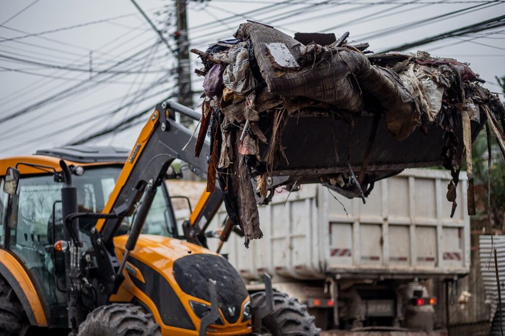Edital para MEIs e empresas atuarem na limpeza das ruas de Canoas é aberto - Bruna Ourique