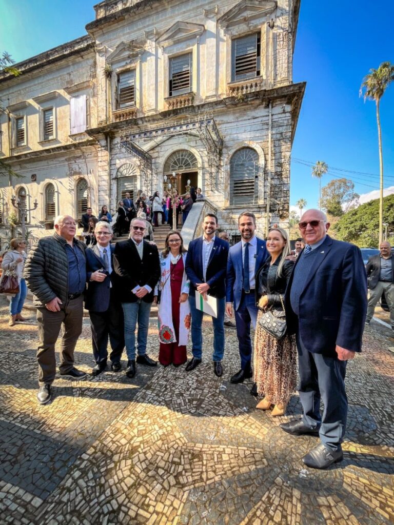 Simers entrega carta aberta ao governador Eduardo Leite pedindo grupo de trabalho para saúde mental