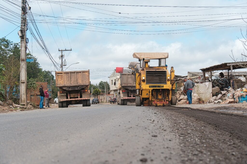 Ações de recuperação asfáltica seguem em duas regiões de Canoas nesta segunda-feira (9)