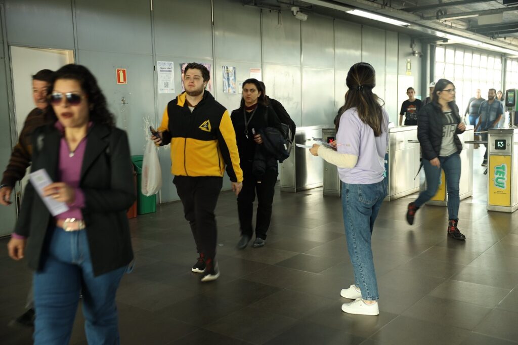 Estações Canoas E Mathias Velho recebem ações da campanha Agosto Lilás - Foto Beatriz SchleinigerTrensurb