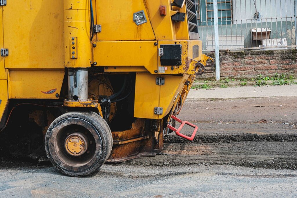 Estrada do Nazário terá bloqueios de trânsito nesta semana para trabalhos de recuperação asfáltica