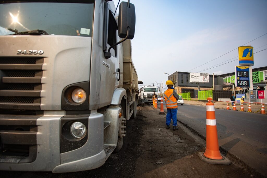 Novos trechos recebem serviços de recuperação asfáltica com estreitamento de pista nesta terça-feira em Canoas