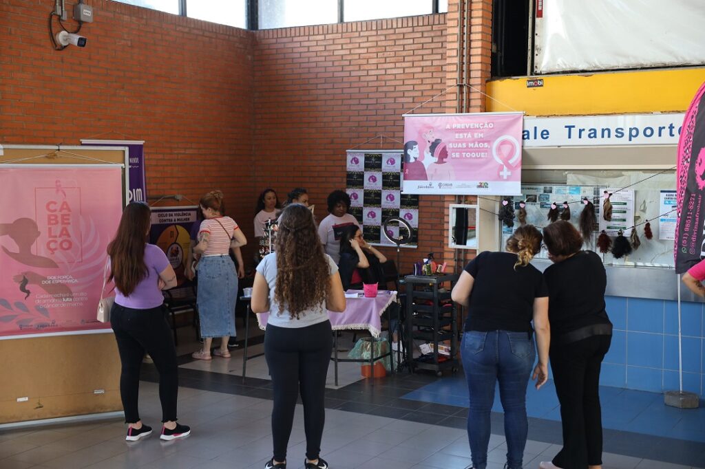 Estação São Leopoldo da Trensurb recebe ação de conscientização alusiva ao Outubro Rosa - Juliano LannesTrensurb