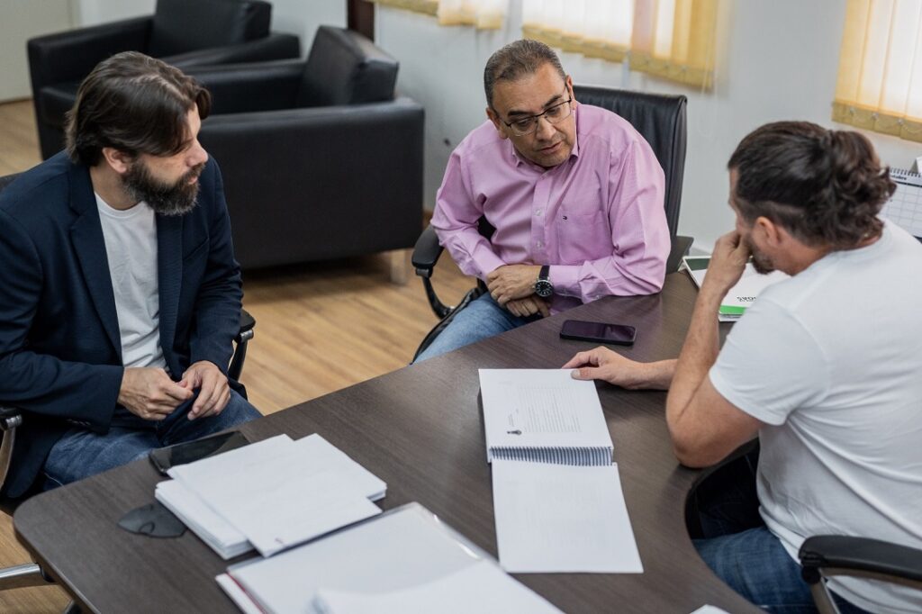 Executivo entrega a LOA 2025 na Câmara, com proposta de lei que prevê R$ 3,5 bilhões para cobrir despesas da administração