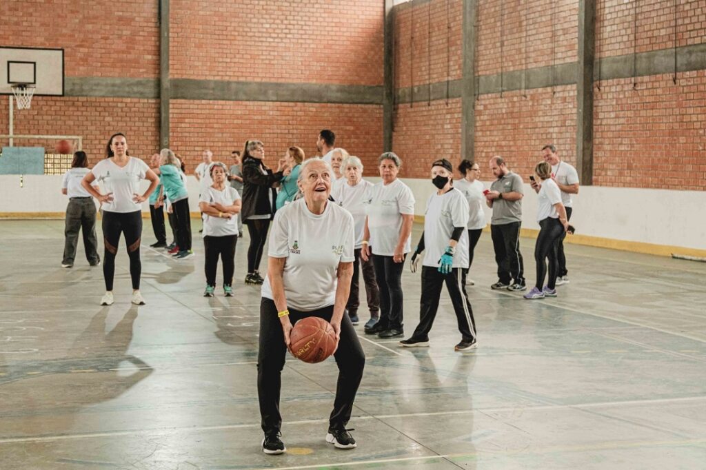 Jogos de integração movimentam idosos em Canoas; programação vai até sexta-feira