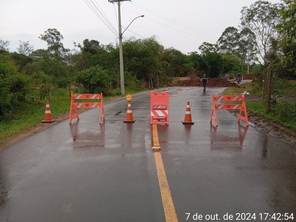 Nova Santa Rita Ponte do Arroio Caju está interditada em ambos sentidos