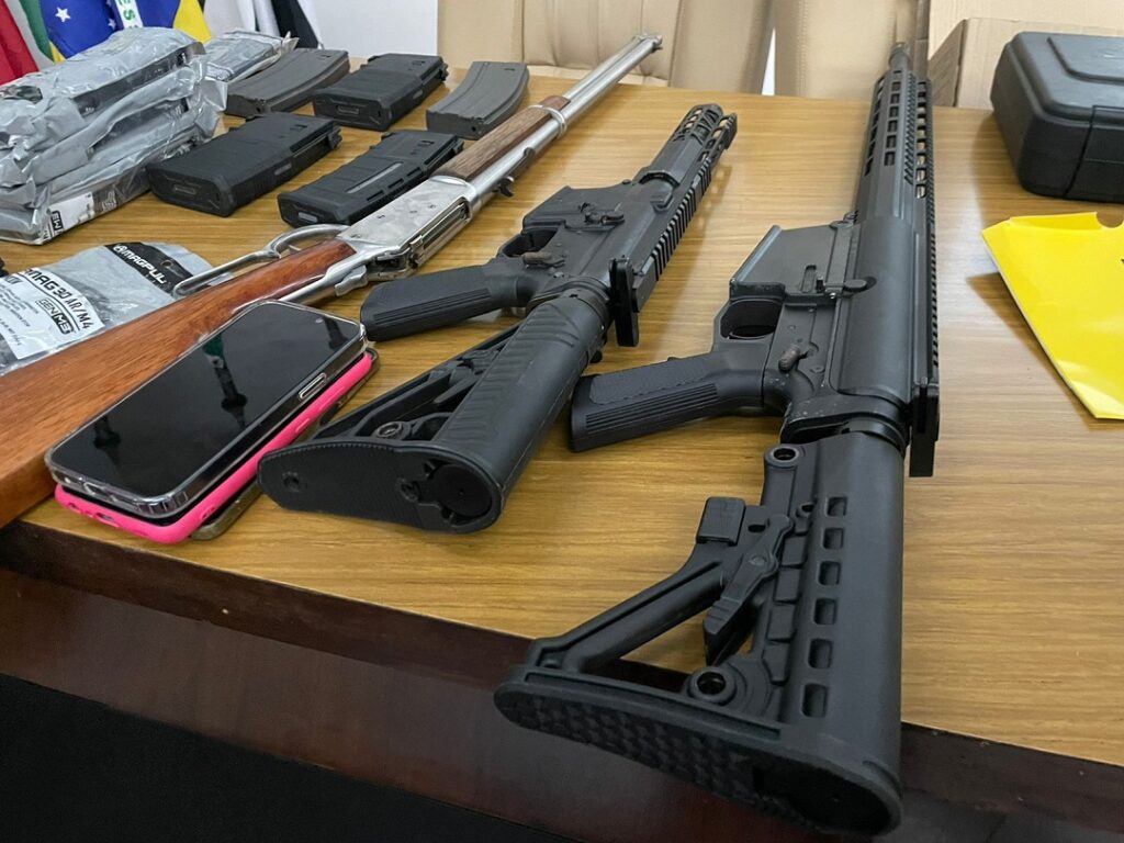 Operação da Polícia Civil investiga movimento de 9 milhões de reais e cumpre 125 ordens judiciais contra a facção criminosa