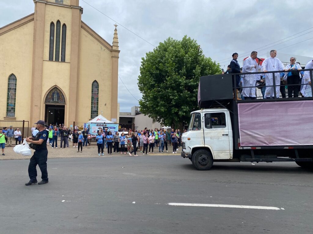 Igreja Imaculada realiza novena e carreata em homenagem a heróis da enchente em Canoas