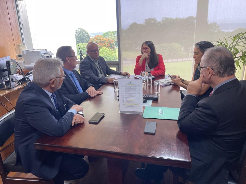 Airton Souza busca em Brasília recursos para a reconstrução da cidade e proteção contra cheias