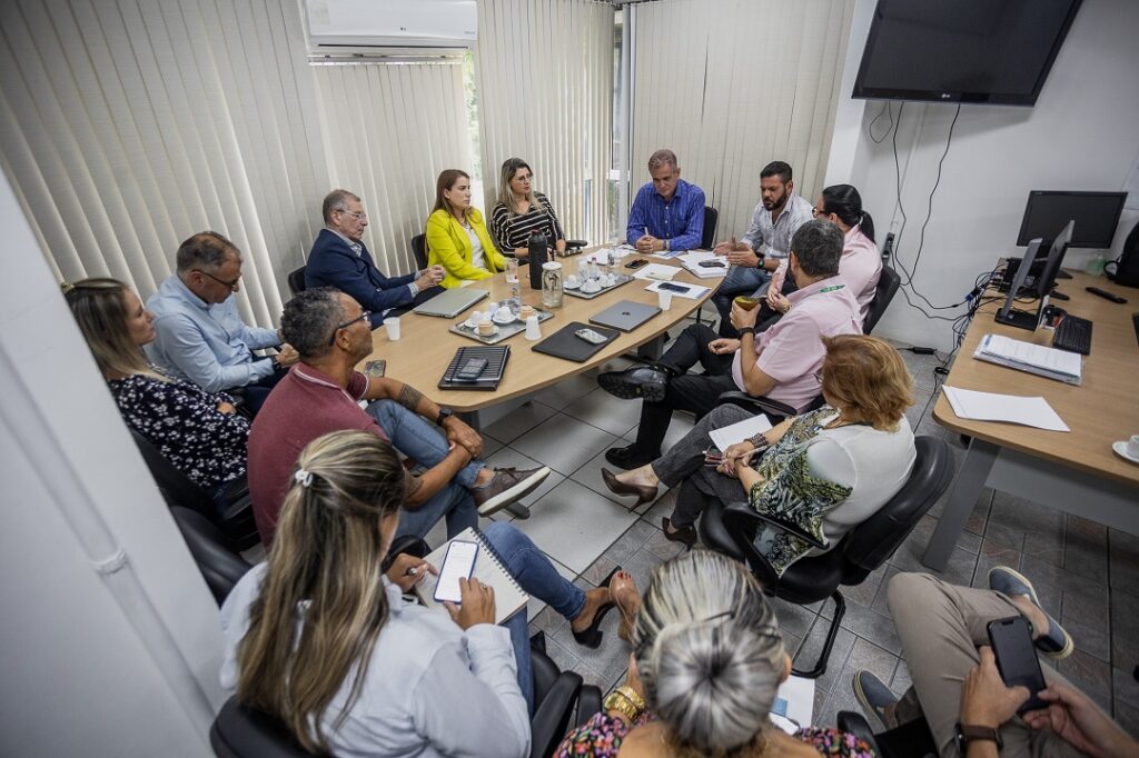 Secretaria de Saúde realiza encontro com direções dos três hospitais canoenses