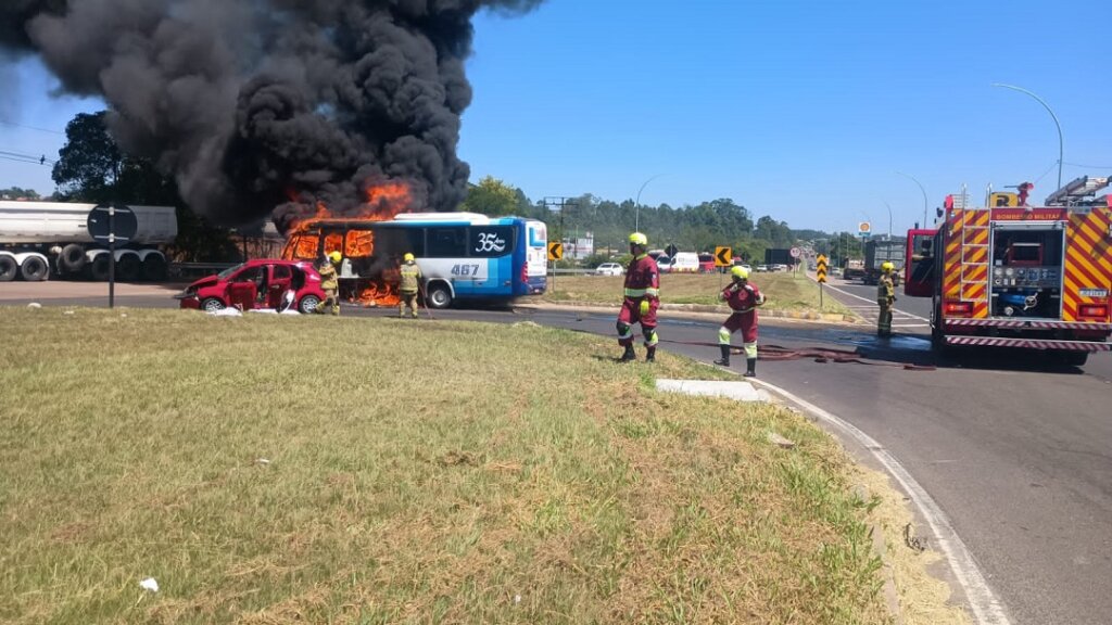 Defesa Civil de Nova Santa Rita auxilia vítimas de acidente na BR-386