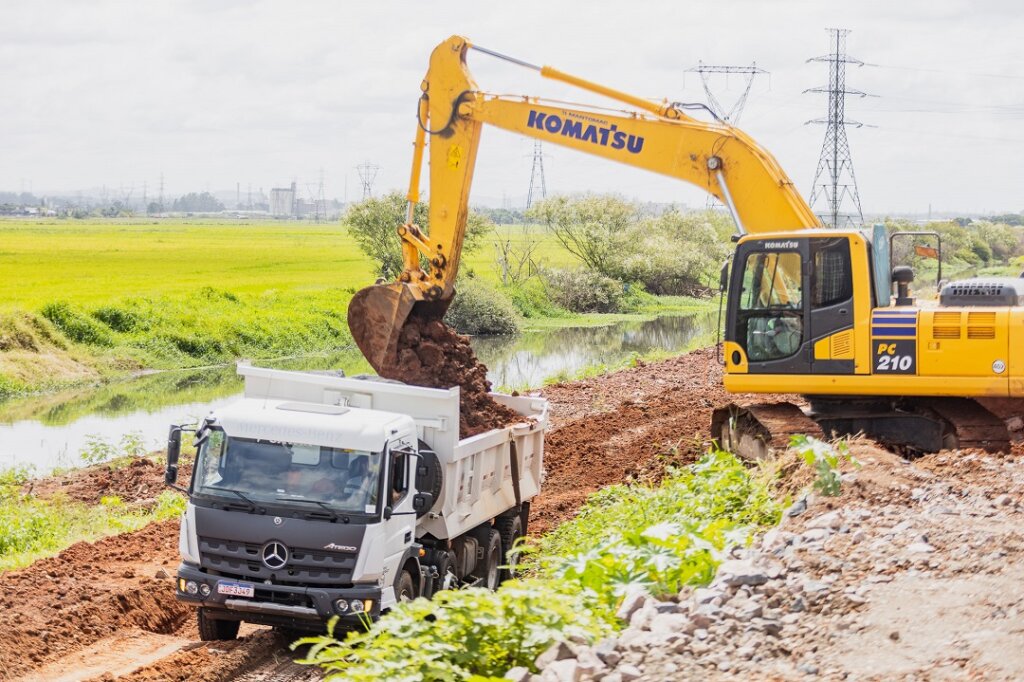 Nova etapa da obra do dique Mathias Velho é iniciada