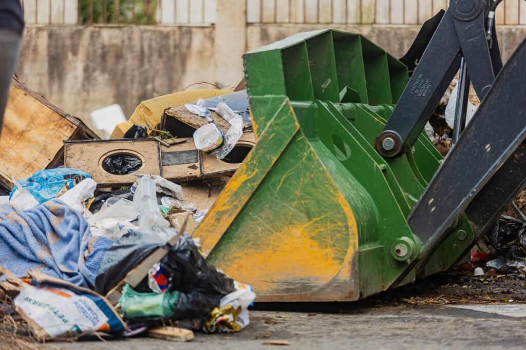 Operação Cidade Limpa coletou 415 toneladas de lixo no Guajuviras na segunda-feira