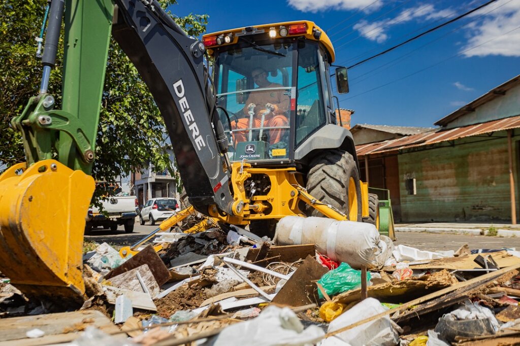 Operação Cidade Limpa já coletou 15 mil toneladas de entulhos em Canoas