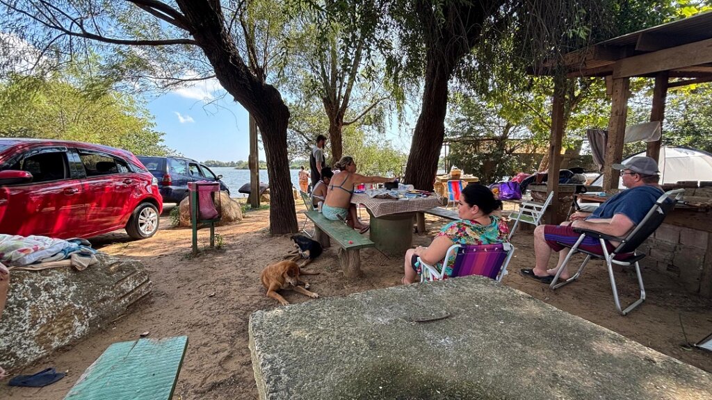 Praia do Paquetá é opção para encarar o calor acima da média histórica