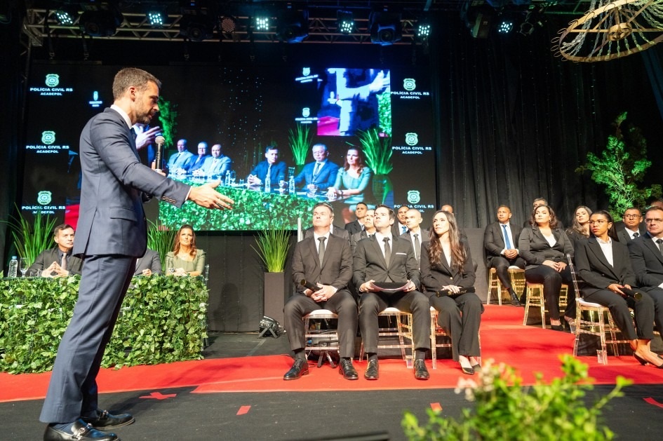 Leite dá posse a 19 novos delegados da Polícia Civil no Rio Grande do Sul