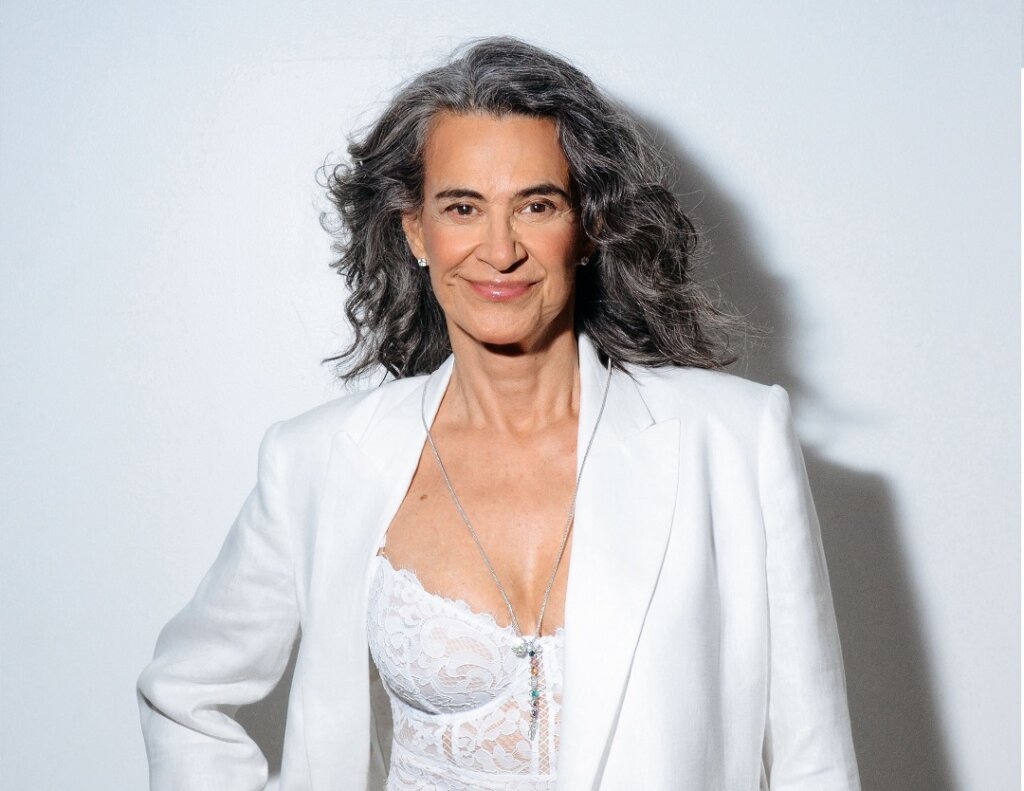 Cantora Simone traz nova turnê a Porto Alegre no dia 23 de maio