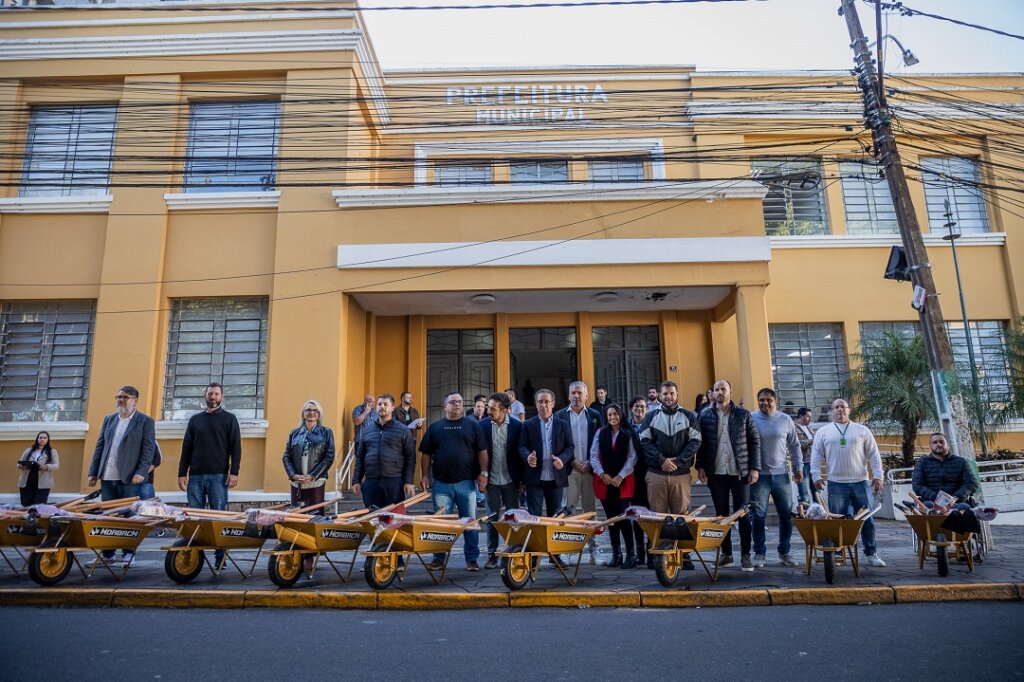 Comercial Zaffari e Stok Center doam ferramentas para ajudar na recuperação de bairros atingidos pela enchente em Canoas