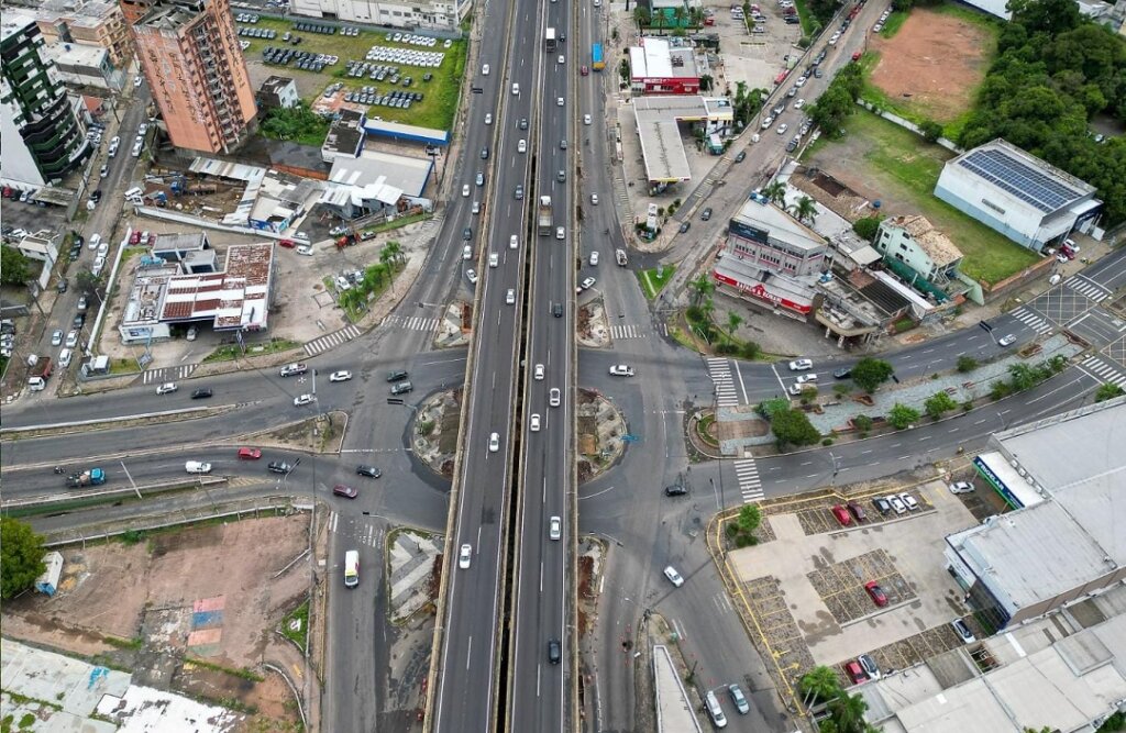 Estreitamentos de pista nas laterais da BR-116, segundo o Dnit, voltam a ocorrer a partir de terça-feira, 8